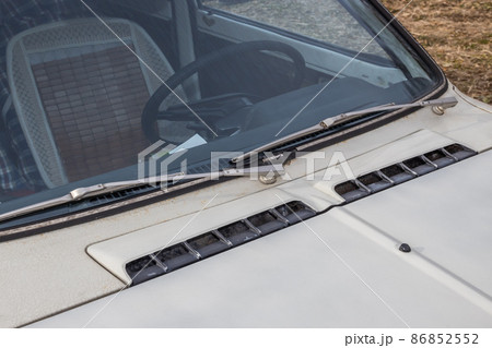自動車の空気取り入れ口　Air intake of private car 86852552