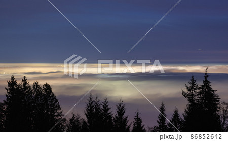 Fog Covering the Modern City during winter sunset twilight. 86852642