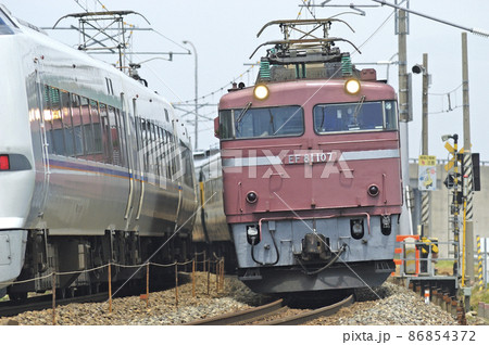 北陸本線 加賀笠間-美川 JR西日本 EF81-107(敦賀) 683系 しらさぎ 離合 北陸本線 加賀笠間-美川 JR西日本 EF81-107(敦賀) 683系 しらさぎ 離合 86854372