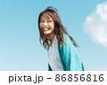 女性の屋外ポートレート 86856816