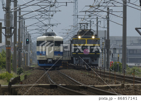 北陸本線 美川-加賀笠間 JR西日本 EF81-104 トワイライトエクスプレス 413系 離合 北陸本線 美川-加賀笠間 JR西日本 EF81-104 トワイライトエクスプレス 413系 離合 86857141
