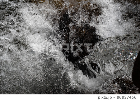 水しぶき 86857456