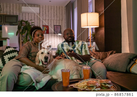 African couple sitting at home with dog African couple sitting at home with dog 86857861