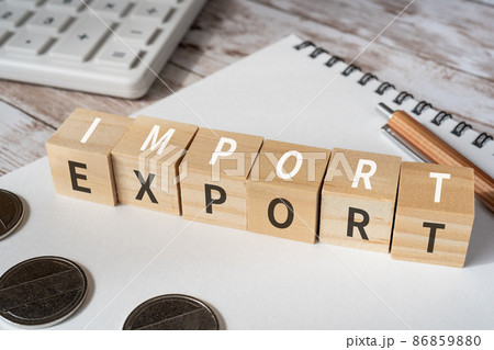 貿易のイメージ|「IMPORT」「EXPORT」と書かれた積み木、コイン、計算機、ペン、ノート 貿易のイメージ|「IMPORT」「EXPORT」と書かれた積み木、コイン、計算機、ペン、ノート 86859880
