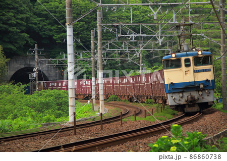 雄大なカーブを走行するEF65-2119号機牽引の貨物列車_2013/5/25撮影 雄大なカーブを走行するEF65-2119号機牽引の貨物列車_2013/5/25撮影 86860738