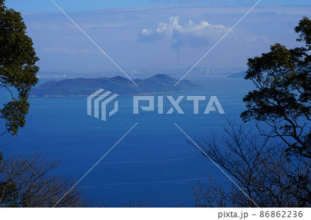 岡山県最南端・六島の最高峰の大石山の頂上から見た福山市方面1　岡山県笠岡市 86862236