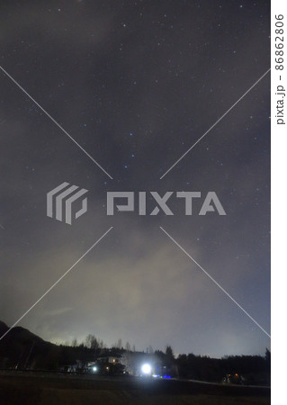北杜市白州町、霧の中を沈み始めた北斗七星 北杜市白州町、霧の中を沈み始めた北斗七星 86862806