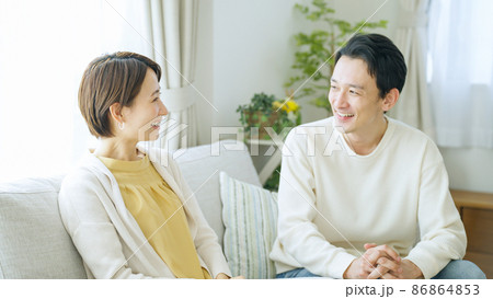 夫婦・カップル・笑顔 86864853