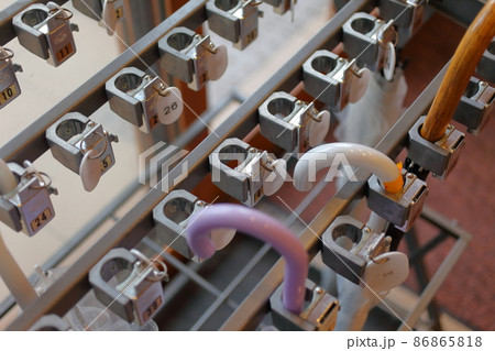 鍵付き傘立て　イメージ 86865818