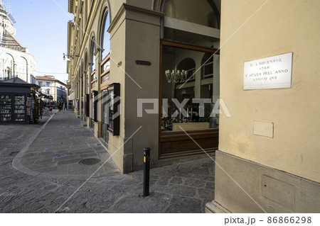 flood level reached by the Arno river in 1844 in Florence, Italy 86866298