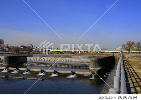 2月　狛江89小田急線ロマンスカーはこねと多摩川宿河原堰堤 86867894