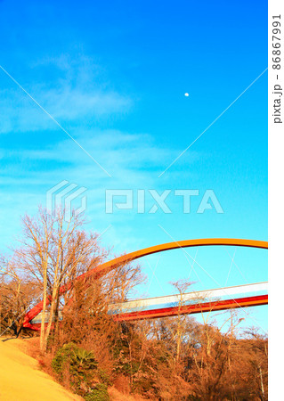 豊田市鞍ヶ池公園、虹のかけ橋の風景 豊田市鞍ヶ池公園、虹のかけ橋の風景 86867991