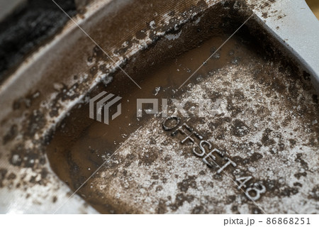 【車】スポーク裏のブレーキダスト 86868251