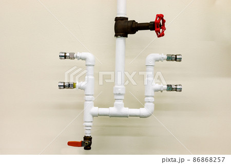 白ガス管のエアー配管　ゲートバルブとボールバルブとカプラ 86868257