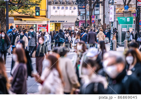 日本の東京都市景観400万人超国内感染累計・驚愕12日で百万増…死者236人過去最多…＝15日、渋谷 86869045