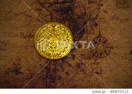 金貨と地図 金貨と地図 86870313