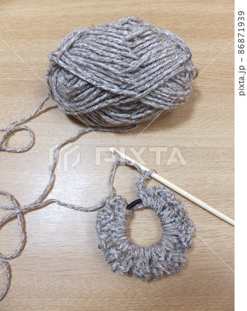 編み物 手編みのシュシュ 編み物 手編みのシュシュ 86871939
