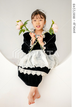 女の子 子供 一人で 86872249