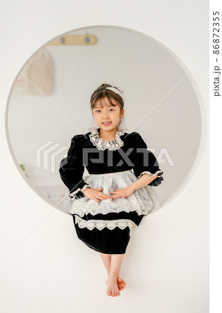 女の子 子供 一人で 86872355