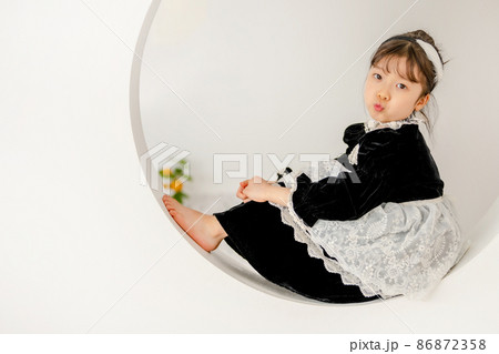 女の子 子供 一人で 86872358