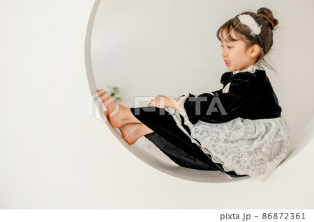 女の子 子供 一人で 86872361