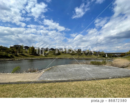 三田市けやき台5丁目 平谷川沿い散策路に面する平谷池をホテル側から 三田市けやき台5丁目 平谷川沿い散策路に面する平谷池をホテル側から 86872380