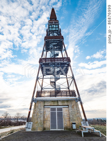 Viewtower fourty metres high trip target with glass platform at topic. 86876999