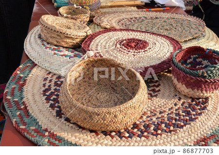中東カタールの手編み籠とマット 中東カタールの手編み籠とマット 86877703