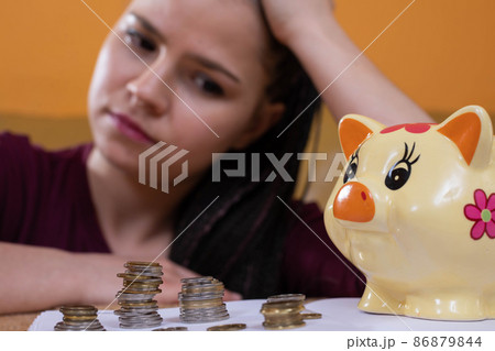The teenager wonders how to spend the last money she has left after making all the necessary monthly payments for the apartment and all utilities. 86879844