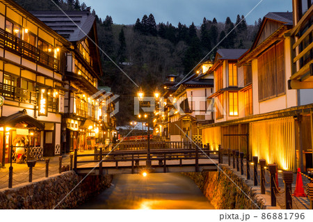山形・初春の銀山温泉の街並み 山形・初春の銀山温泉の街並み 86881796