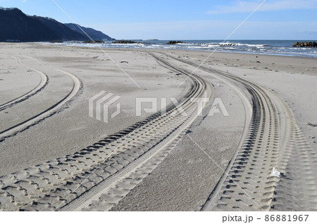 砂浜のわだち 86881967