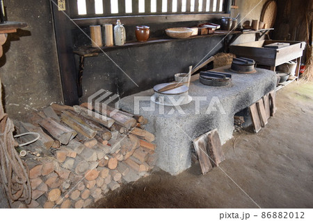 かまど 古風な台所 86882012