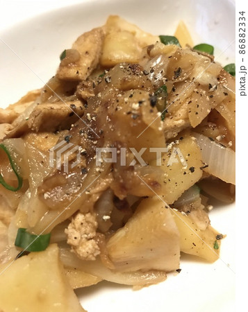 豚肉とポテトの甘辛炒め、妻の手作り家庭料理、家庭で楽しむ夕ご飯、幸せ家族、コロナを楽しむ 豚肉とポテトの甘辛炒め、妻の手作り家庭料理、家庭で楽しむ夕ご飯、幸せ家族、コロナを楽しむ 86882334