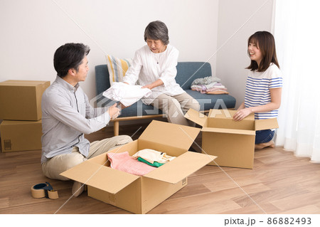 3世代家族の引っ越し 86882493