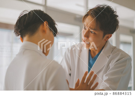 医師 86884315