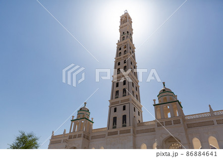 【イエメン】ハドラマウト、タリムの街にあるアルムヒダールモスクの高いミナレット 【イエメン】ハドラマウト、タリムの街にあるアルムヒダールモスクの高いミナレット 86884641