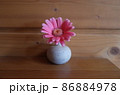 ガーベラ一輪挿し 86884978