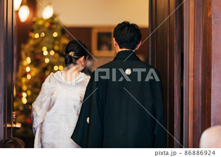 結婚式イメージ　新郎新婦の入場 86886924