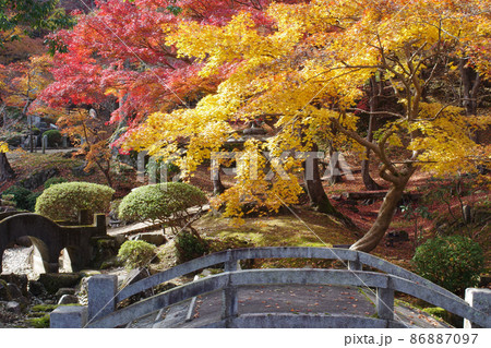 三次市尾関山公園の紅葉の景色 三次市尾関山公園の紅葉の景色 86887097