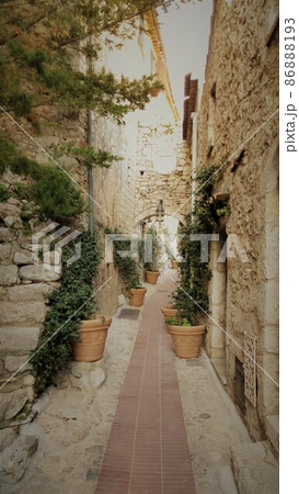 村 観光地 路地 86888193