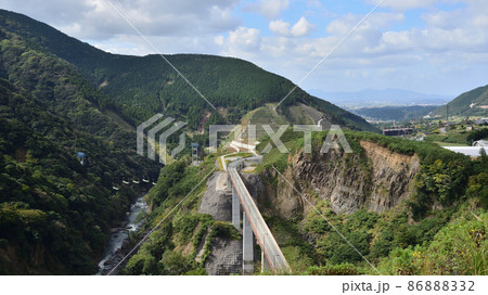 阿蘇の立野峡谷、長陽大橋と柱状節理 86888332