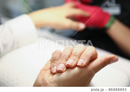 Detailed picture of female fingers 86888893