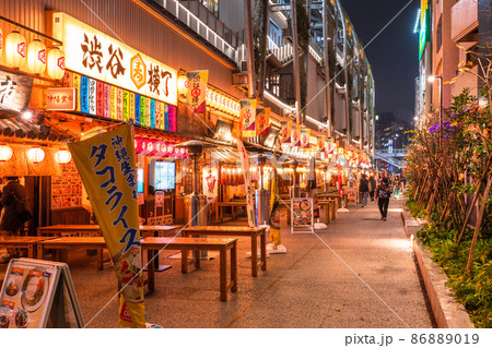 《東京都》渋谷横丁・飲み屋街 《東京都》渋谷横丁・飲み屋街 86889019