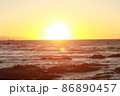 海と夕日 86890457