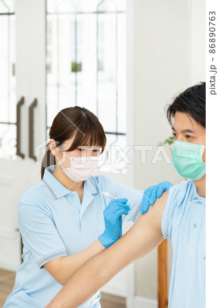 医療従事者同士でワクチン接種　練習 86890763