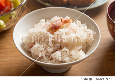 梅干しの炊き込みご飯 梅干しの炊き込みご飯 86891971