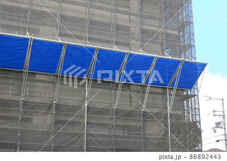 高層マンション外壁塗装工事の足場及び落下防止器具 高層マンション外壁塗装工事の足場及び落下防止器具 86892443