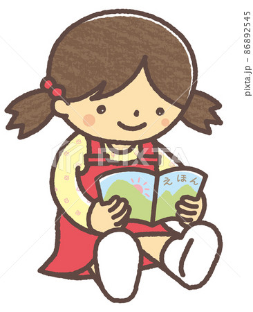 1人で座って絵本を読む女の子(右向き) 1人で座って絵本を読む女の子(右向き) 86892545