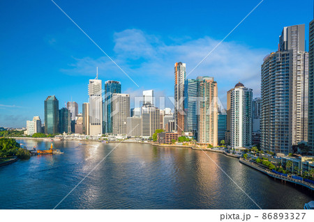Brisbane city skyline and Brisbane river 86893327