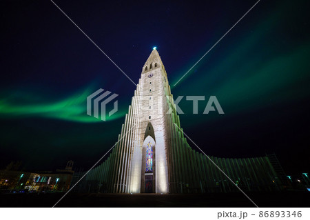 Northern lights shining over the church in Reykjavik 86893346